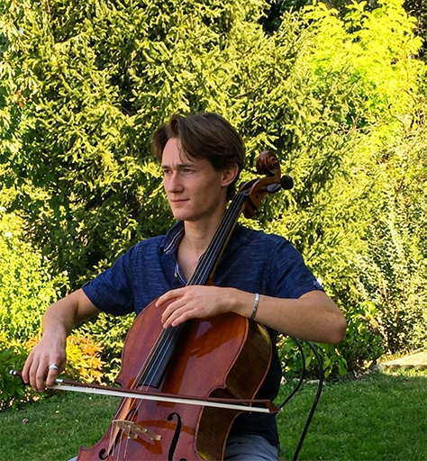 Portrait de Emile Deprecq, violoncelliste au Swiss-Alps Festival à Château-d'Œx