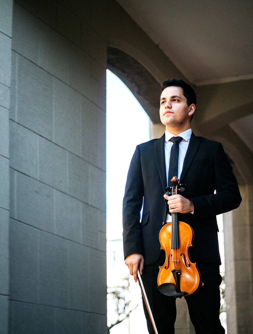 Portrait de Fabián Cáceres Pérez, violoniste au Swiss-Alps Festival à Château-d'Œx