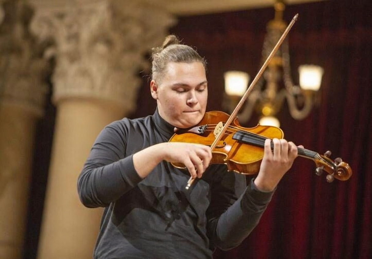 Portrait de Ivan Udovychenko, altiste au Swiss-Alps Festival à Château-d'Œx